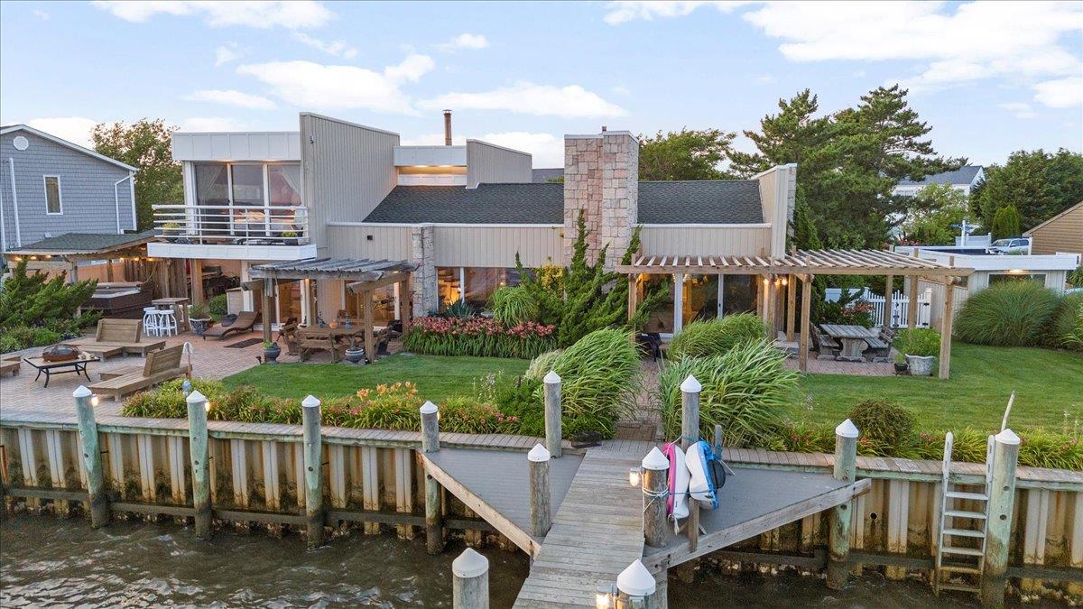 Copiague, New York 11726, United States, 4 Bedrooms Bedrooms, ,2 BathroomsBathrooms,Residential,Active,176704