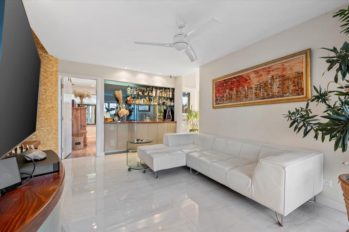 Copiague, New York 11726, United States, 4 Bedrooms Bedrooms, ,2 BathroomsBathrooms,Residential,Active,176704