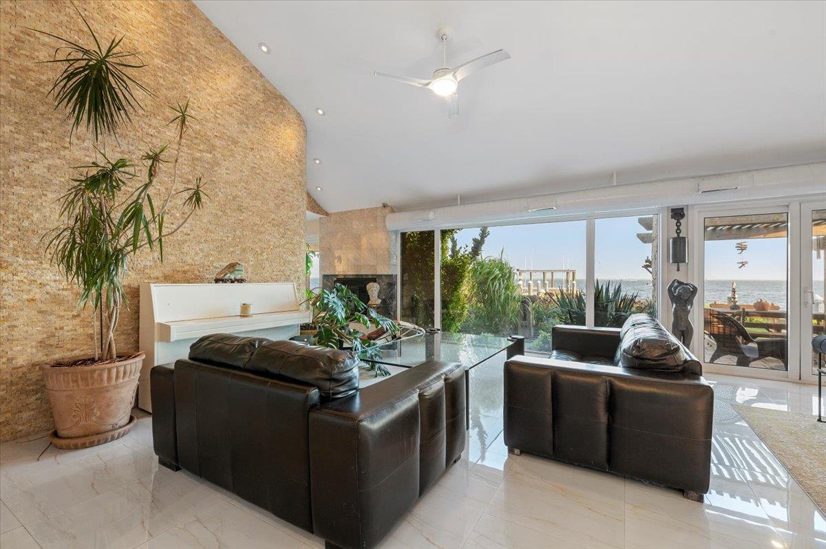 Copiague, New York 11726, United States, 4 Bedrooms Bedrooms, ,2 BathroomsBathrooms,Residential,Active,176704