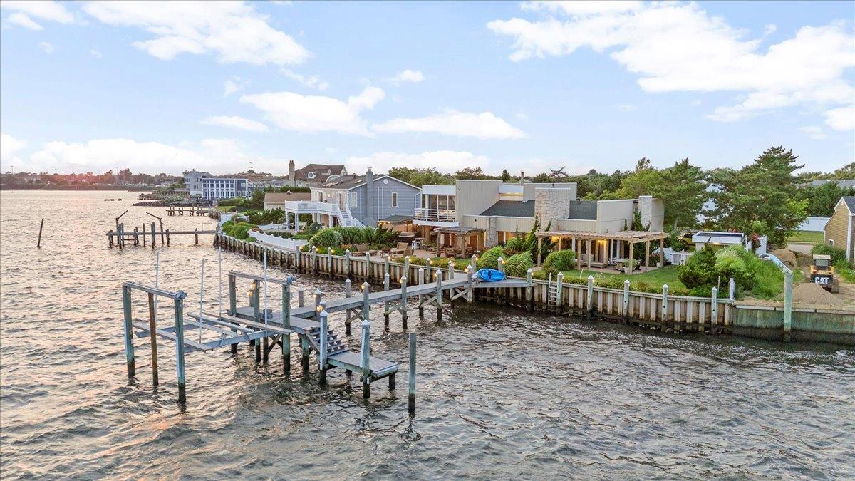 Copiague, New York 11726, United States, 4 Bedrooms Bedrooms, ,2 BathroomsBathrooms,Residential,Active,176704