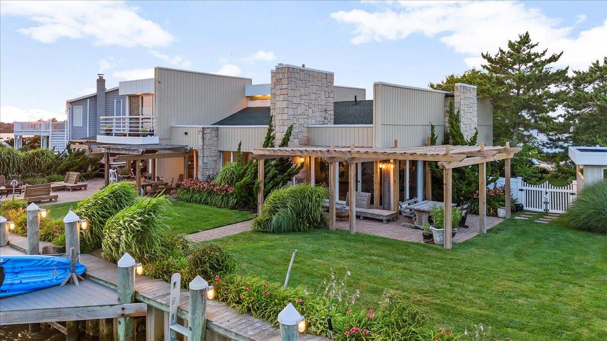 Copiague, New York 11726, United States, 4 Bedrooms Bedrooms, ,2 BathroomsBathrooms,Residential,Active,176704