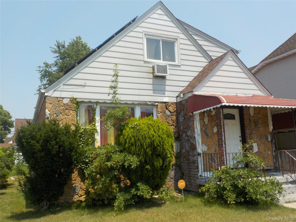 Photo of 231-37 128 Road, Laurelton, NY 11413 (MLS # 1052637)
