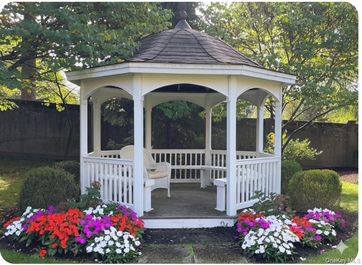 1 BRYANT CRESCENT 2 L