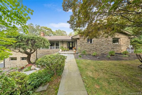 55 Rolling Hill Lane Old Westbury NY 11568