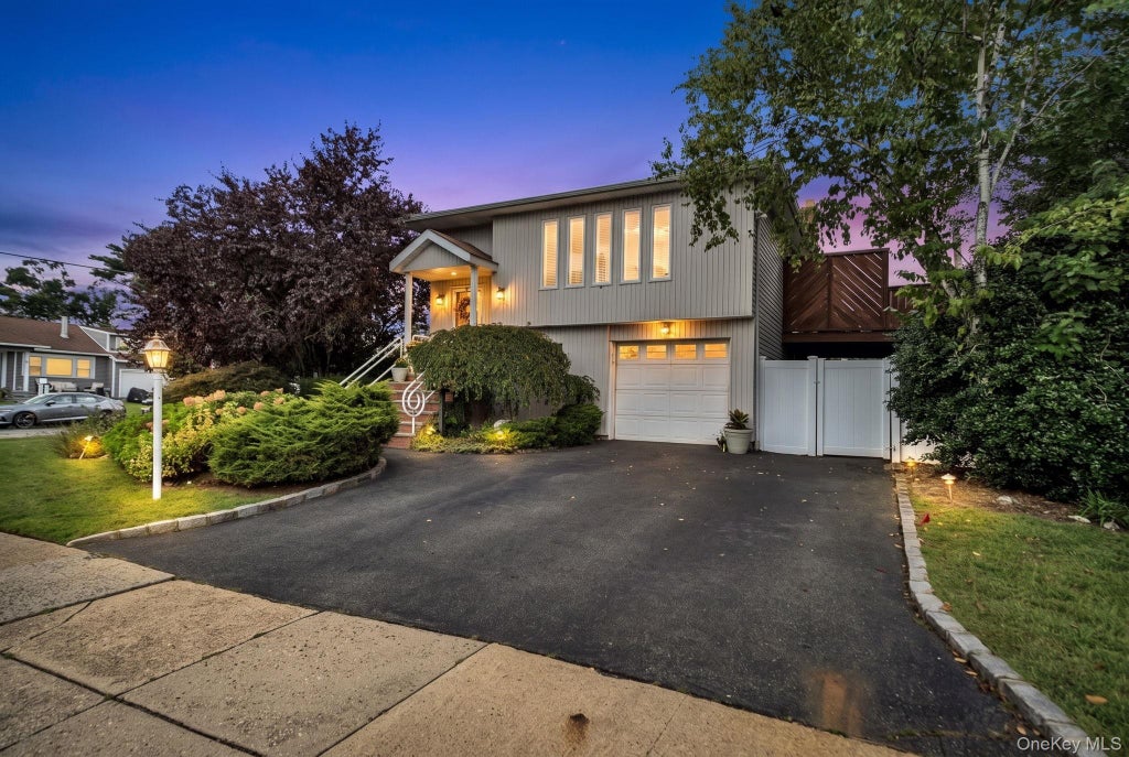 Photo of 285 N Oak Street, Massapequa, NY 11758 (MLS # 1047976)