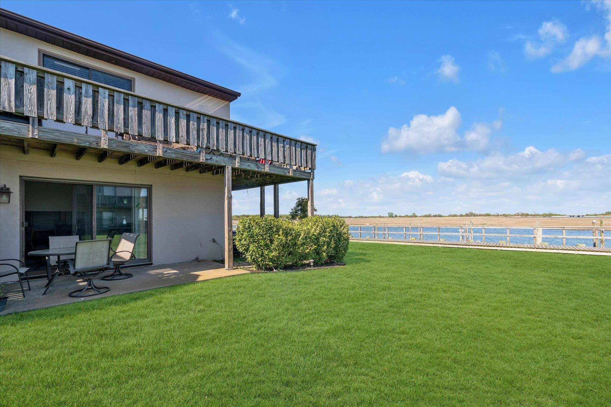 1 Anchorage Way #401, Freeport, New York image 1