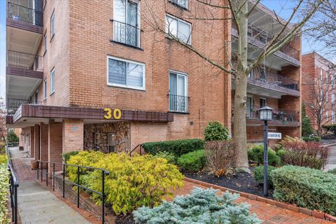 Townhouse For Sale - 30 Barstow Road #3A<br/> Great Neck, NY 11021