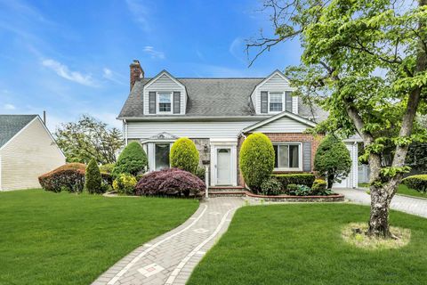 Photo of 319 Maryland Avenue, Freeport, NY 11520 (MLS # 840892) Photo of 319 Maryland Avenue, Freeport, NY 11520 (MLS # 840892)
