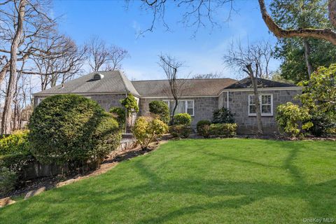 49 The Birches Roslyn NY 11576