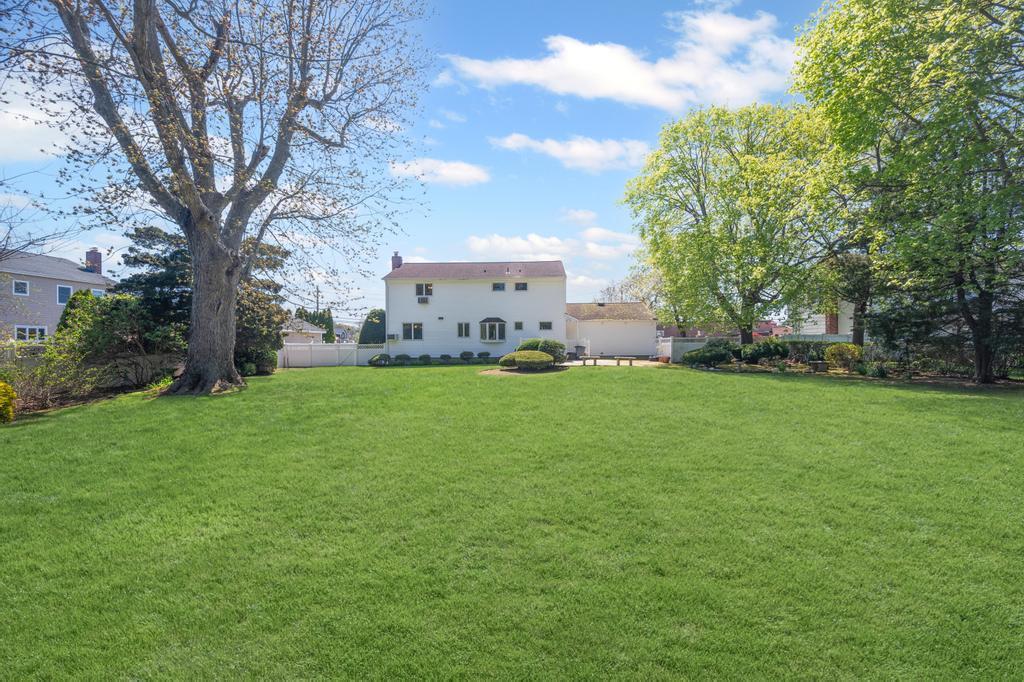 1 Bardolier Lane, Bay Shore, New York image 5