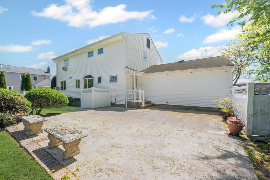 1 Bardolier Lane, Bay Shore, New York image 6