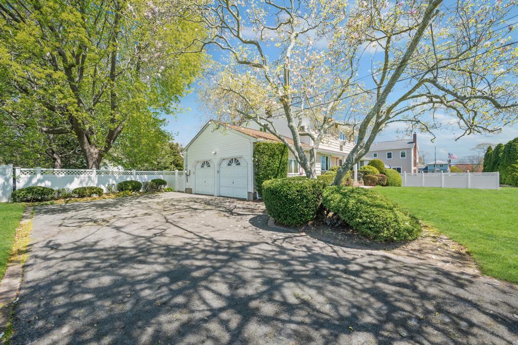 1 Bardolier Lane, Bay Shore, New York image 7