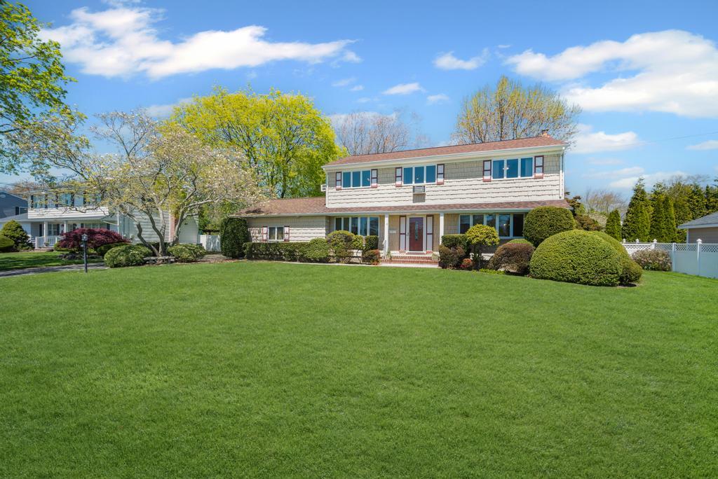 1 Bardolier Lane, Bay Shore, New York image 4