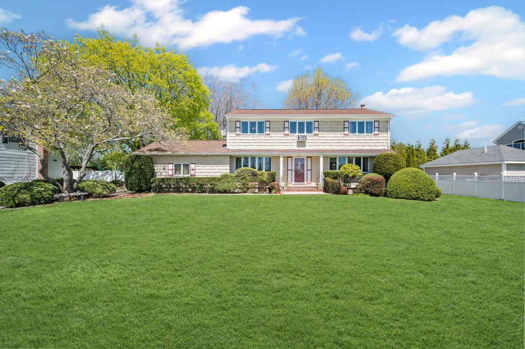 1 Bardolier Lane, Bay Shore, New York image 2
