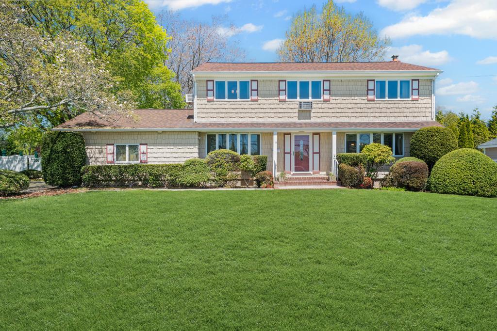 1 Bardolier Lane, Bay Shore, New York image 1