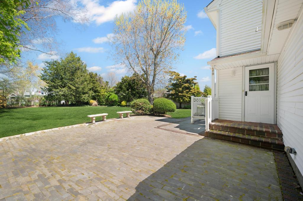 1 Bardolier Lane, Bay Shore, New York image 8