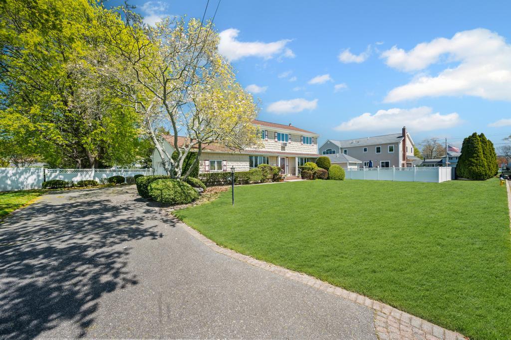 1 Bardolier Lane, Bay Shore, New York image 3
