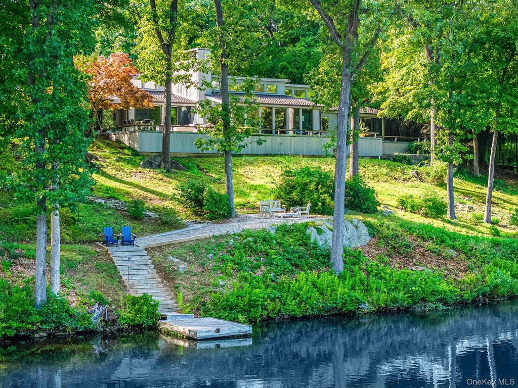 Photo of 12 Haights Cross Road, Chappaqua, NY 10514 (MLS # 958983)