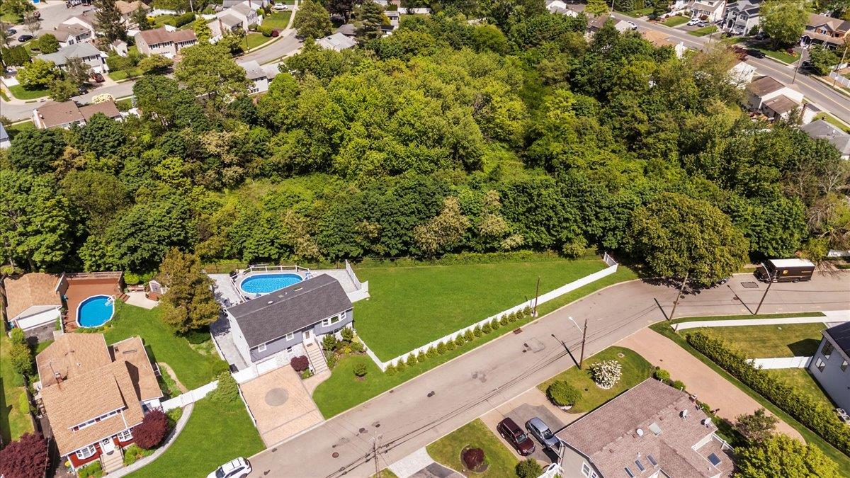 48 Floral Avenue, Bethpage, New York image 39