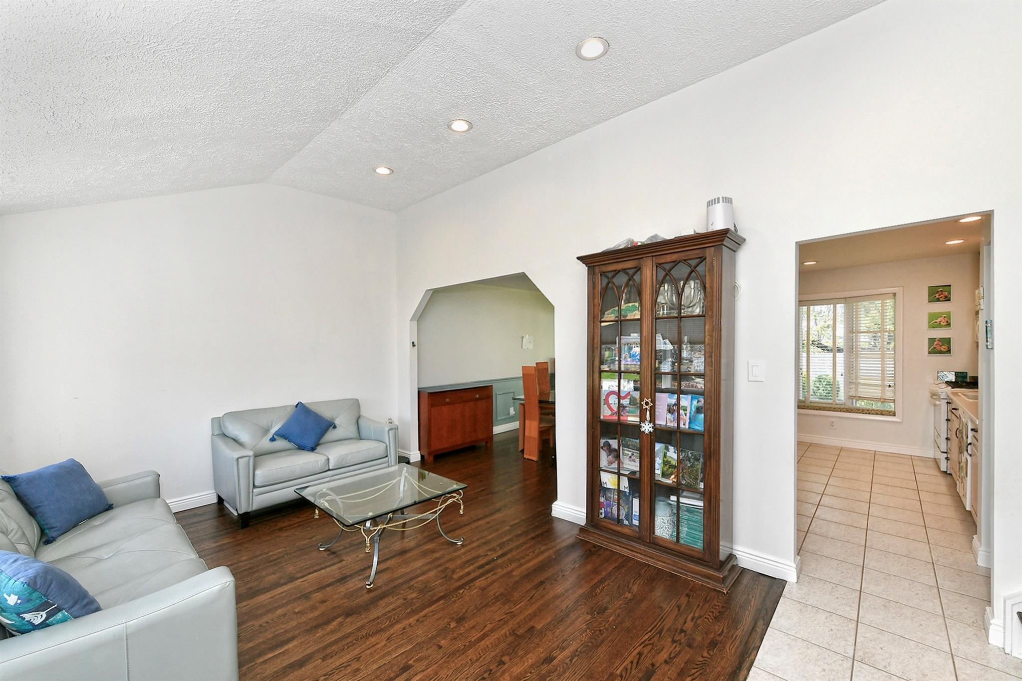 128 Manor Street, Plainview, New York image 5