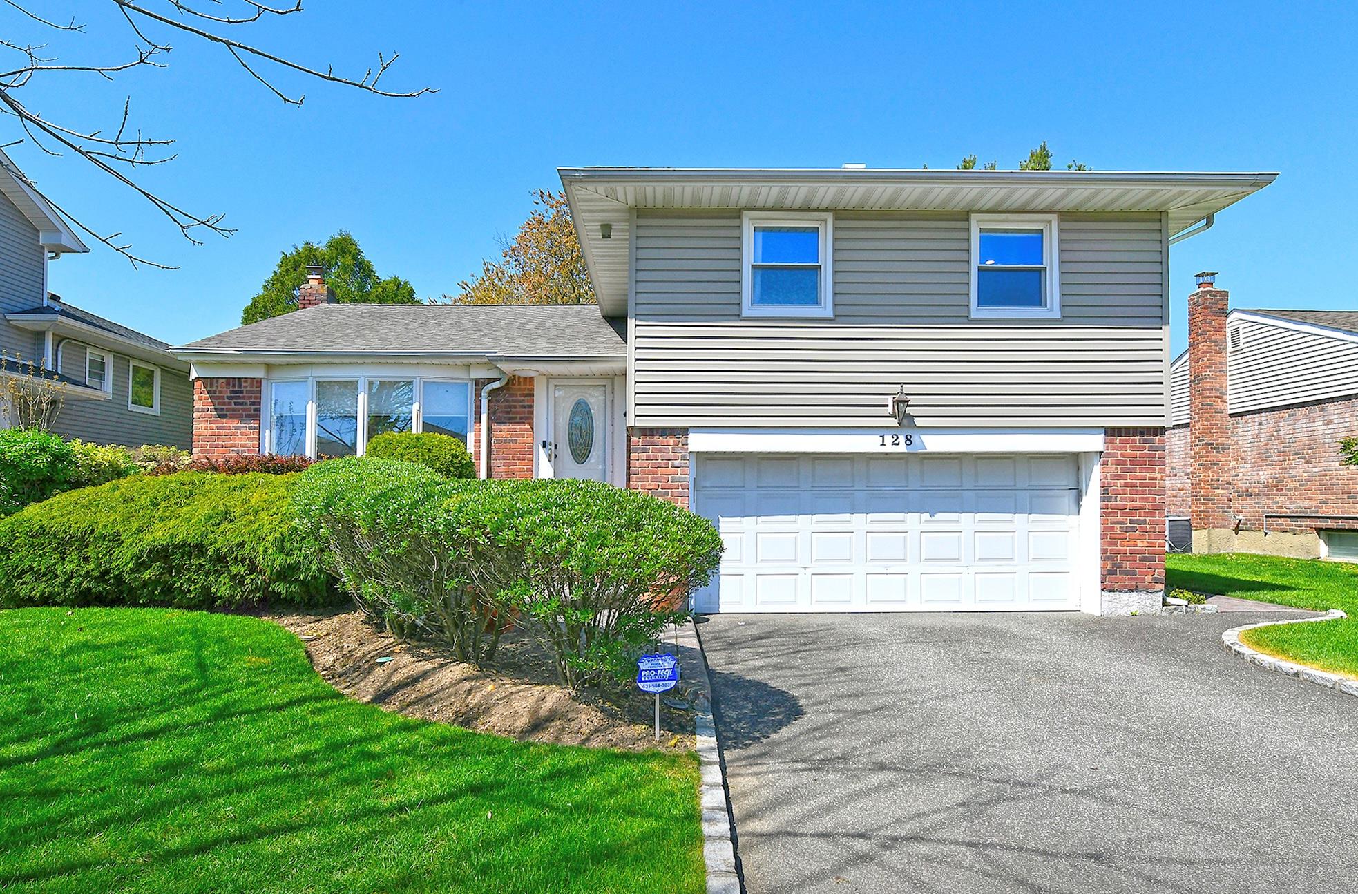 128 Manor Street, Plainview, New York image 1