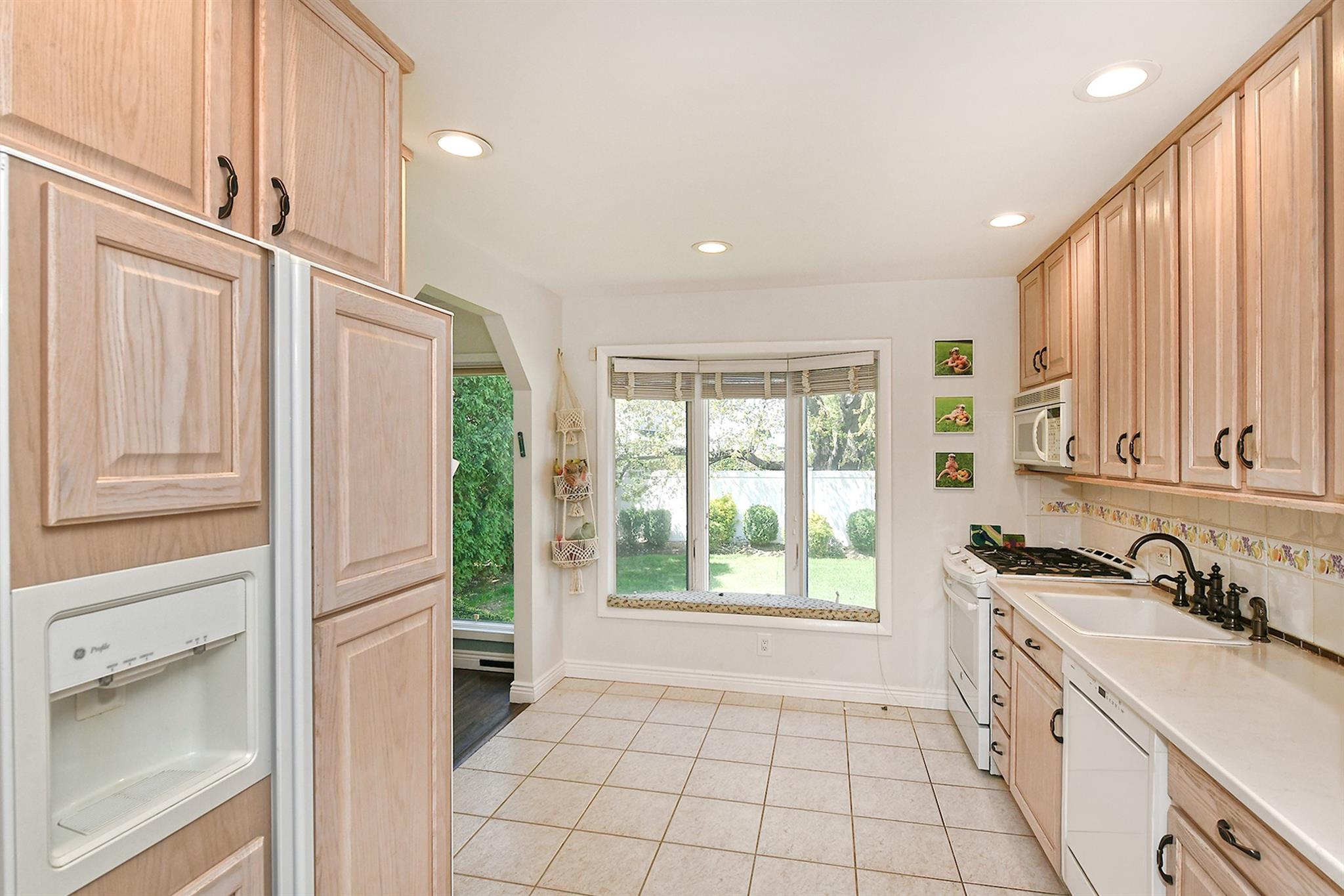 128 Manor Street, Plainview, New York image 12