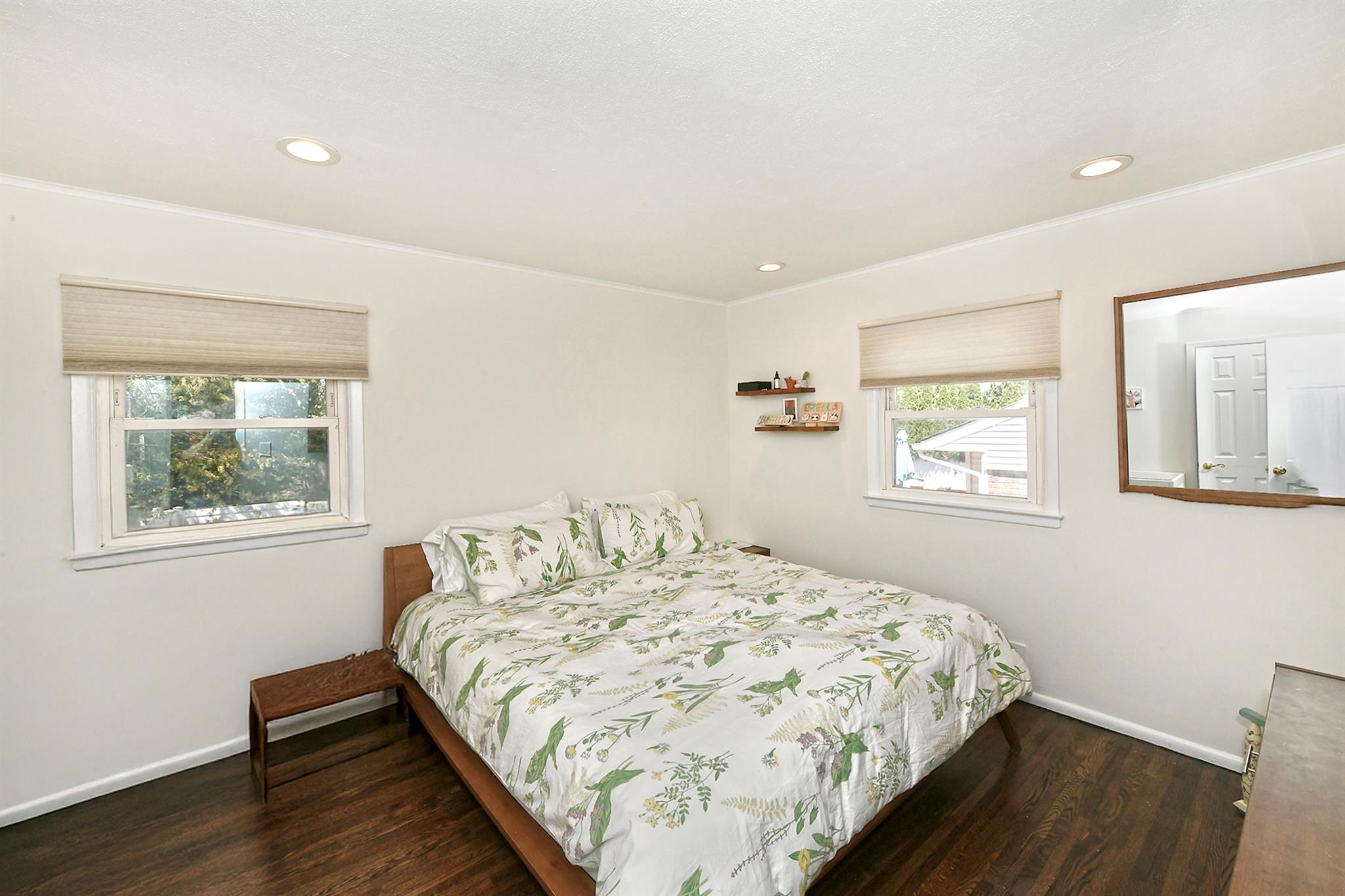 128 Manor Street, Plainview, New York image 15