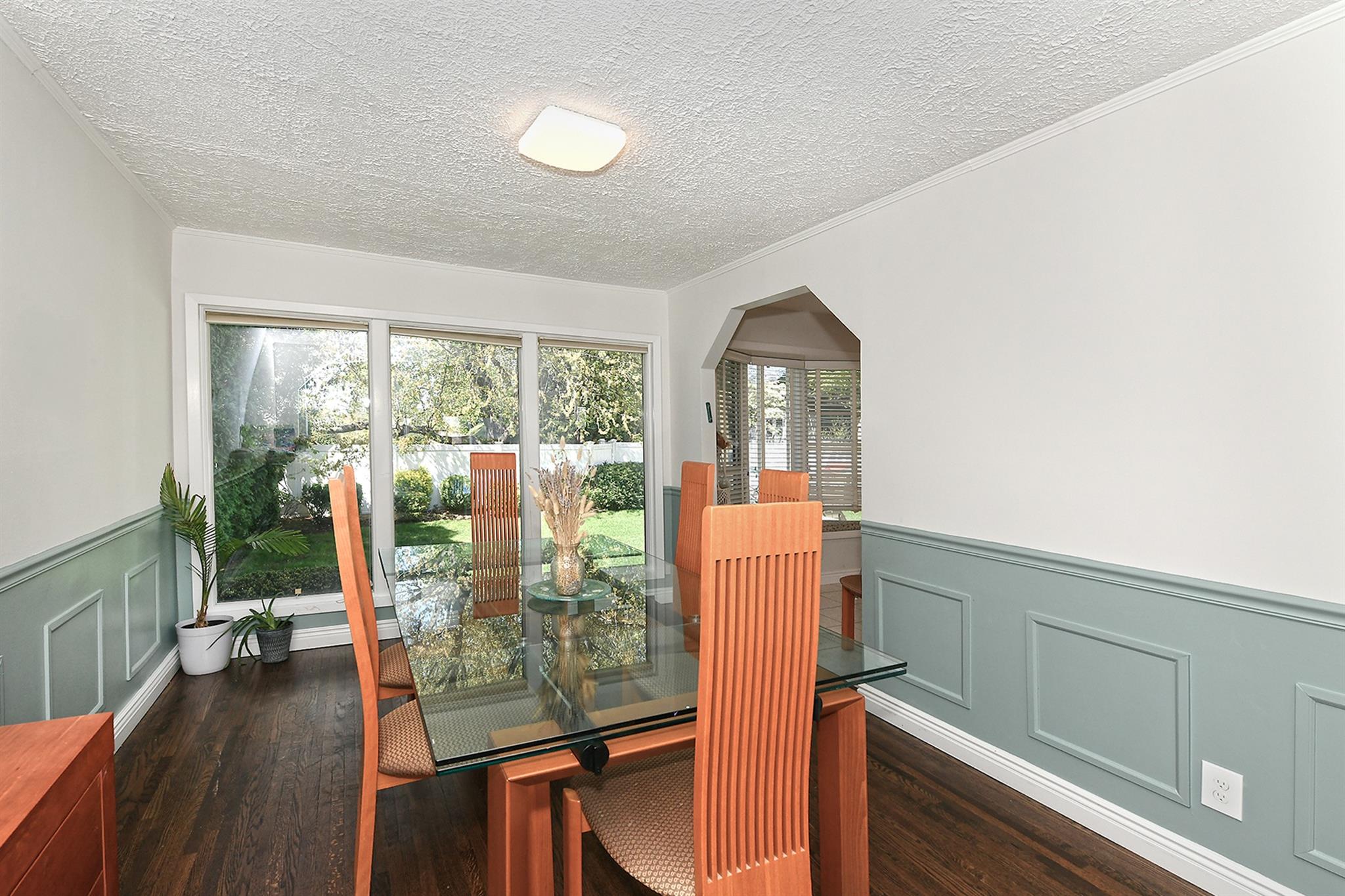 128 Manor Street, Plainview, New York image 8