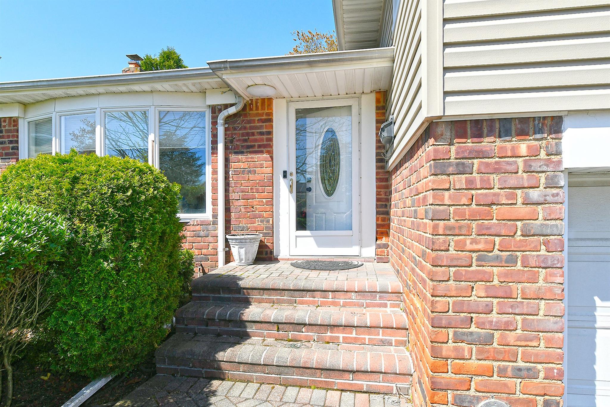 128 Manor Street, Plainview, New York image 3