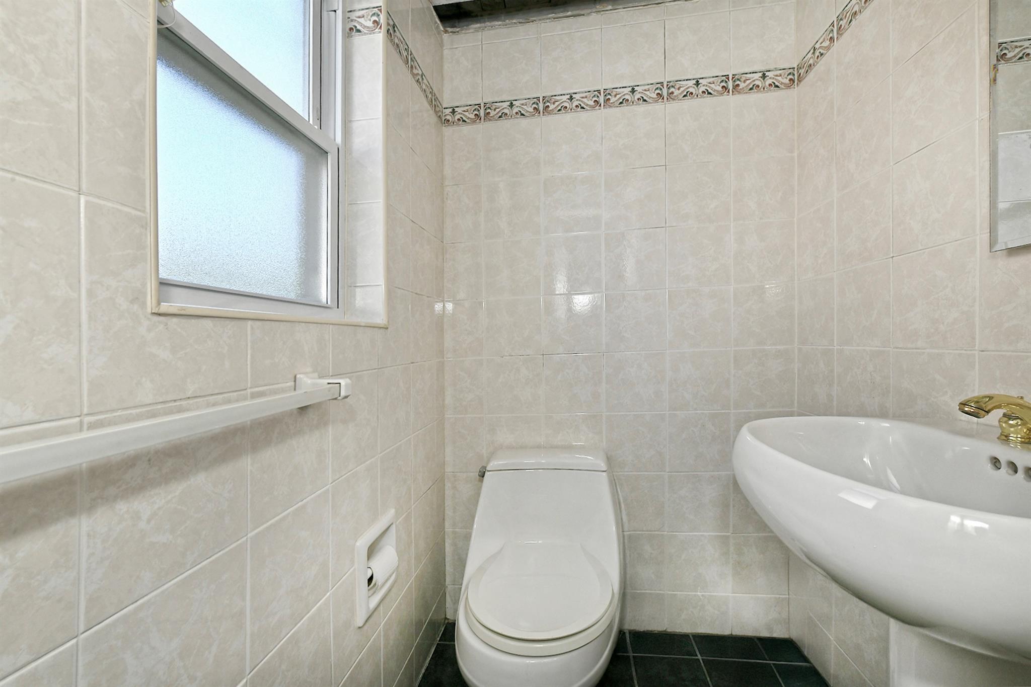 128 Manor Street, Plainview, New York image 14