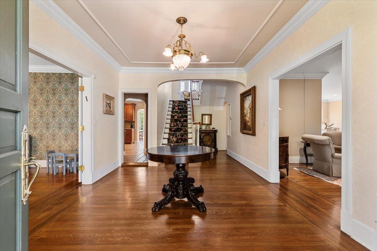 835 Pond Lane