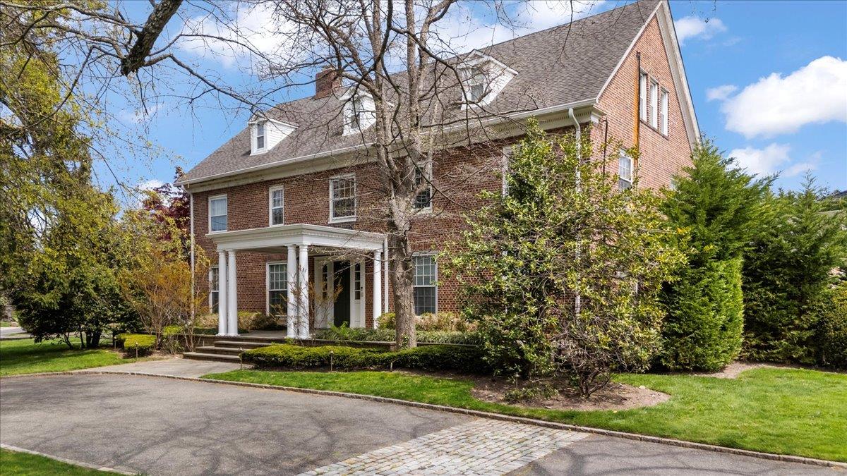 835 Pond Lane