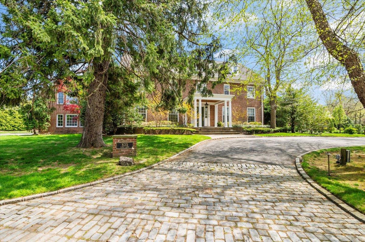 835 Pond Lane