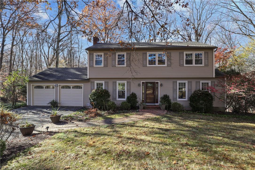 Silvermine Drive, South Salem, New York - 4 Bedrooms  
3 Bathrooms  
8 Rooms - 