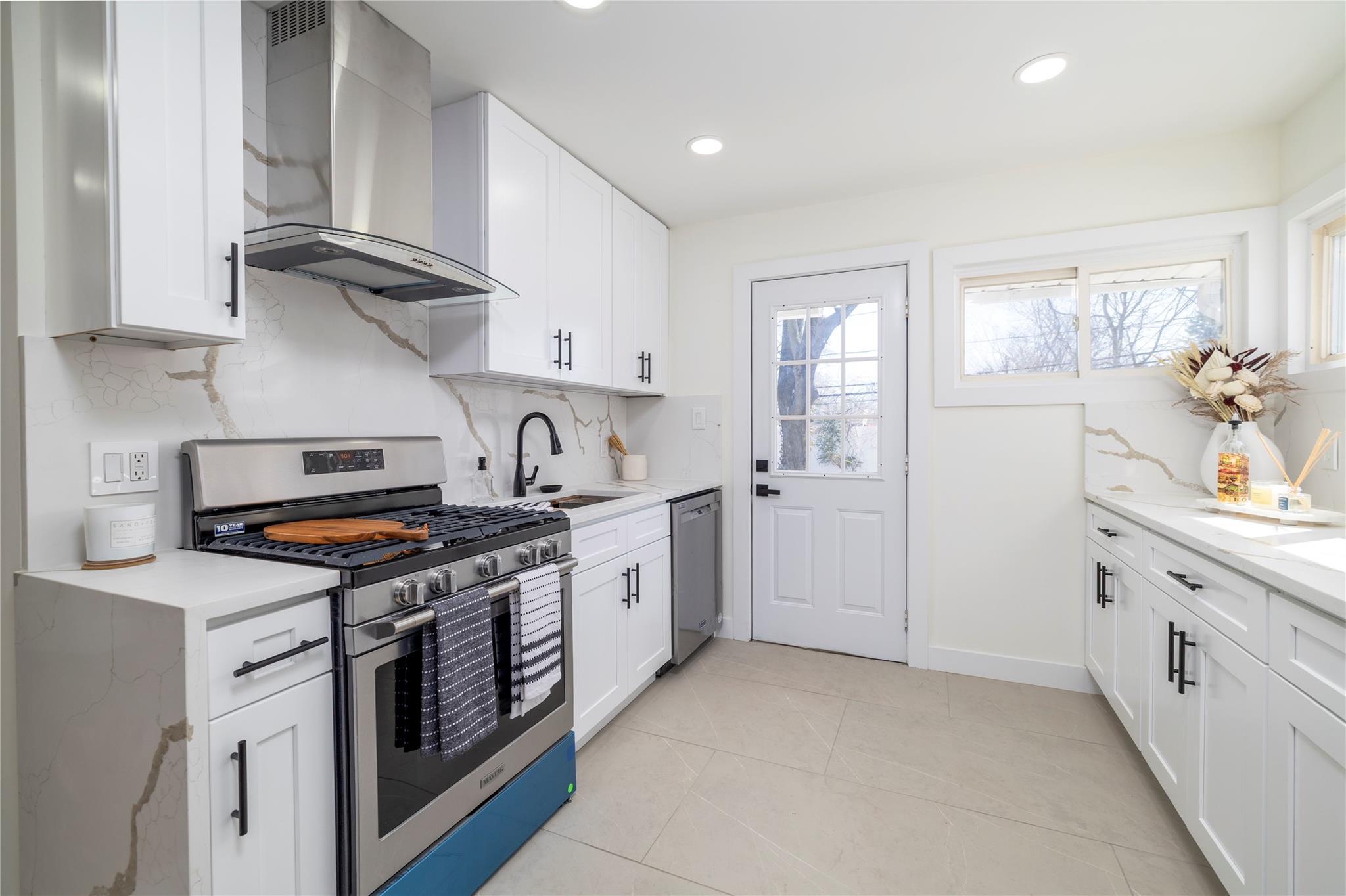 37 Washington Avenue, Hicksville, New York image 4