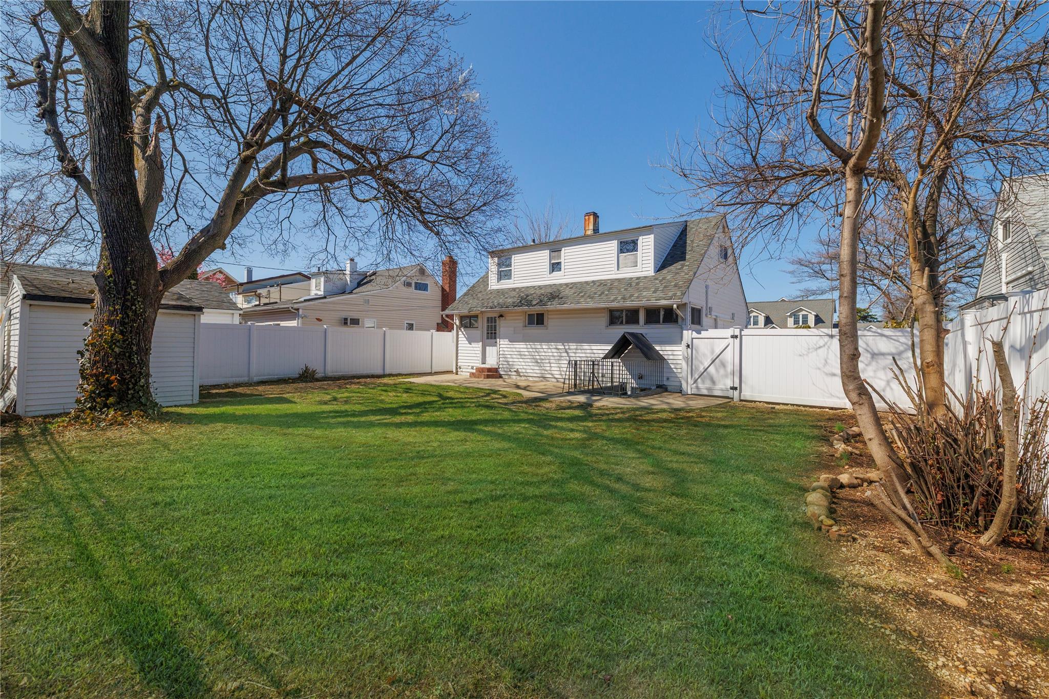 37 Washington Avenue, Hicksville, New York image 2