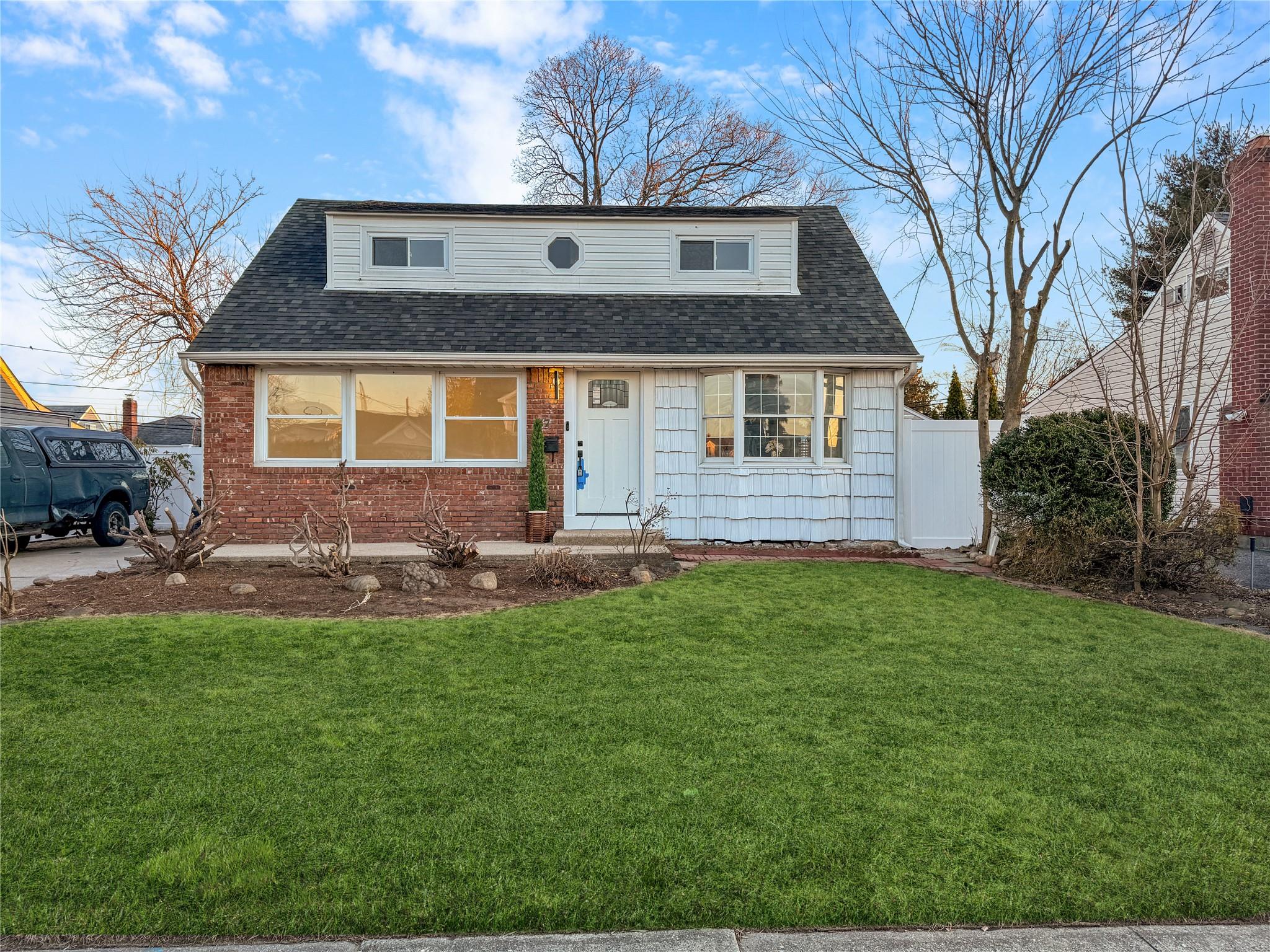 37 Washington Avenue, Hicksville, New York image 1
