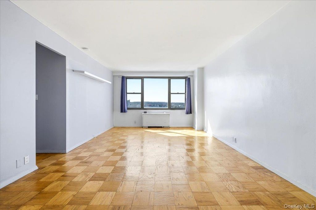 Photo of 70-25 Yellowstone Boulevard #10Q, Forest Hills, NY 11375 (MLS # 968893)