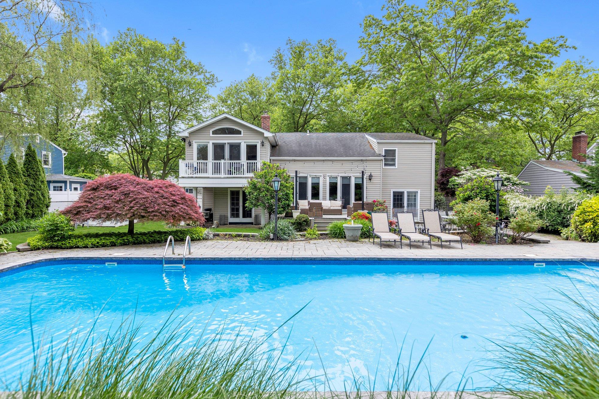 37 Teaneck Drive, East Northport, New York image 21