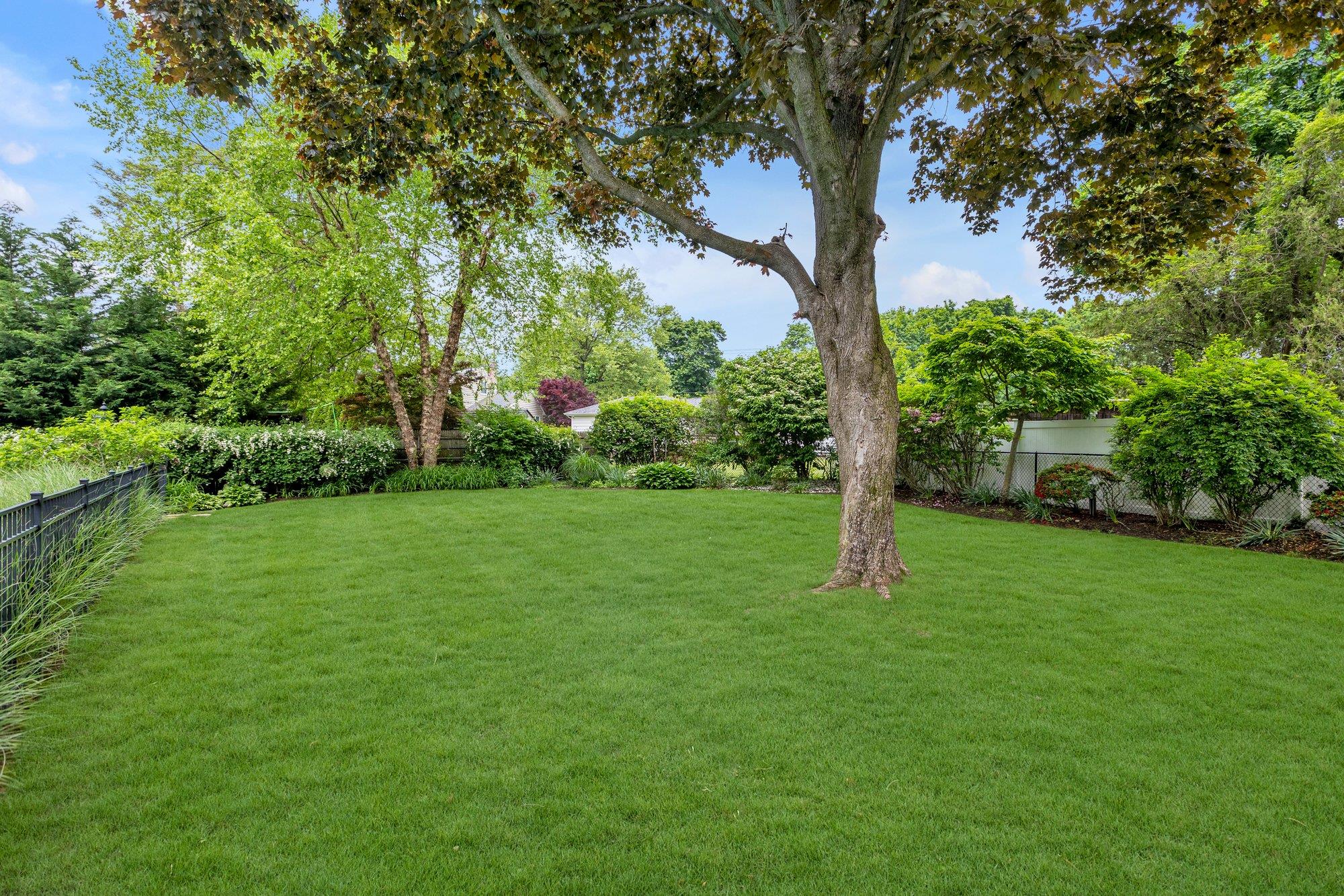 37 Teaneck Drive, East Northport, New York image 24