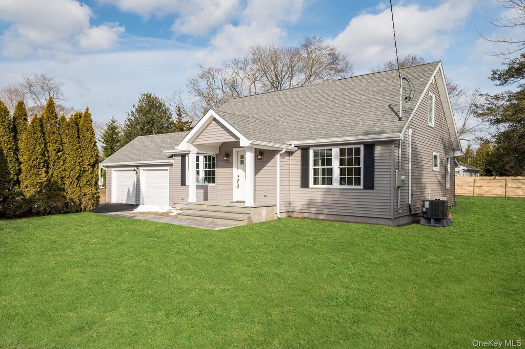 Photo of 3 Adelaide Park, Center Moriches, NY 11934 (MLS # 947774)