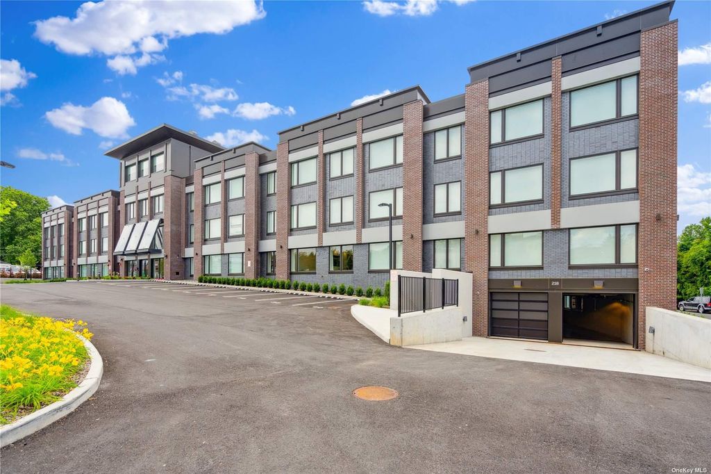 Photo of 218 Middle Neck Road #202, Great Neck, NY 11021 (MLS # L3593412)