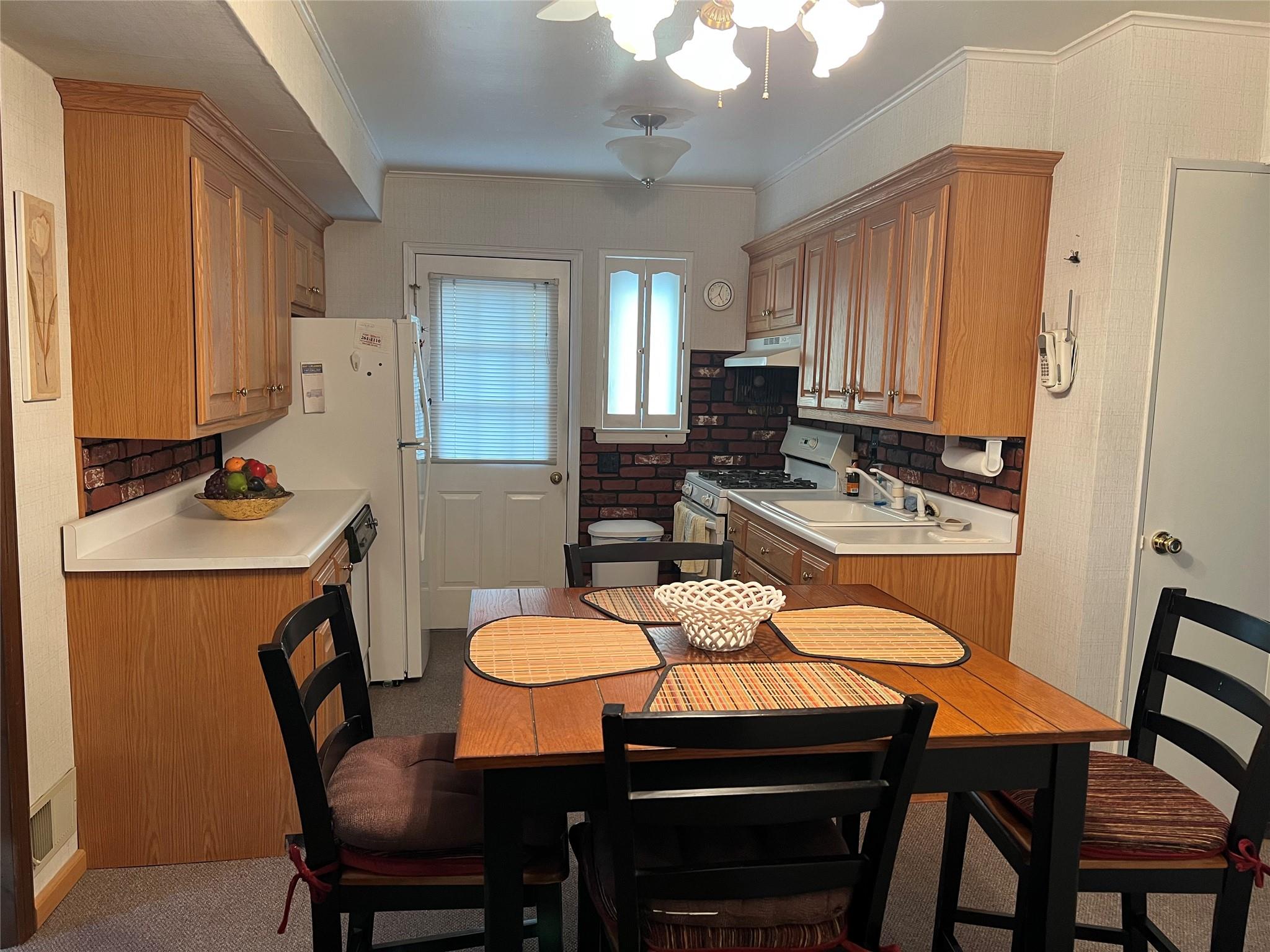 15 Leland Street, East Northport, New York image 4