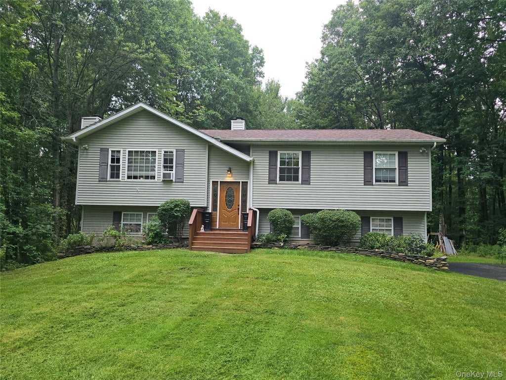 Photo of 8 Kayleigh Drive, New Paltz, NY 12561 (MLS # 1045894)