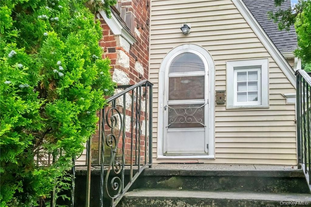 Photo of 171 South Road, White Plains, NY 10603 (MLS # 922484)