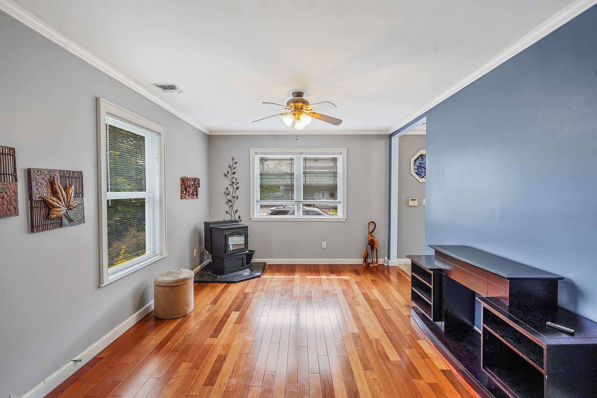 149 Penataquit Avenue, Bay Shore, New York image 9