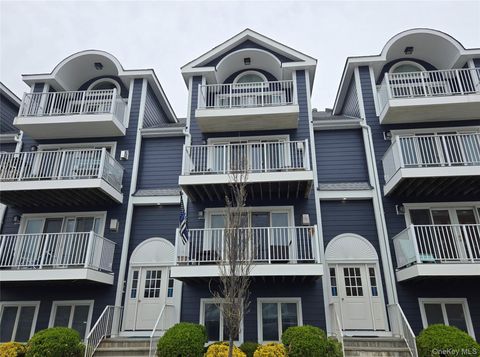Condo For Rent - 269 E Broadway #24<br/> Long Beach, NY 11561