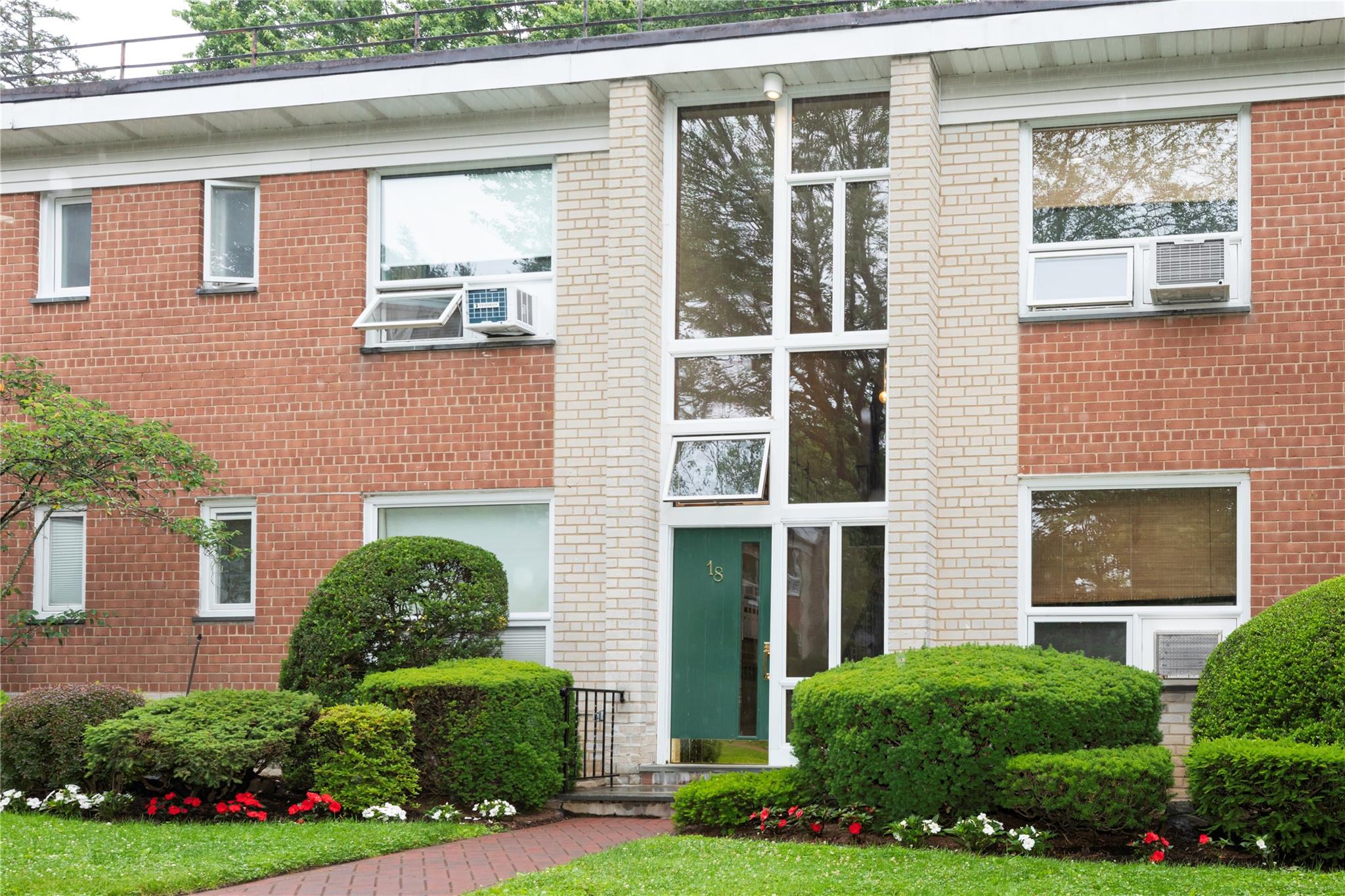 Property for Sale at Channing Place 2R, Eastchester, New York - Bedrooms: 3 
Bathrooms: 2 
Rooms: 5  - $659,500