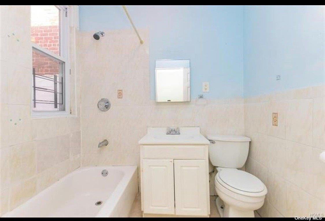 832 E 224th Street, Bronx, New York image 6