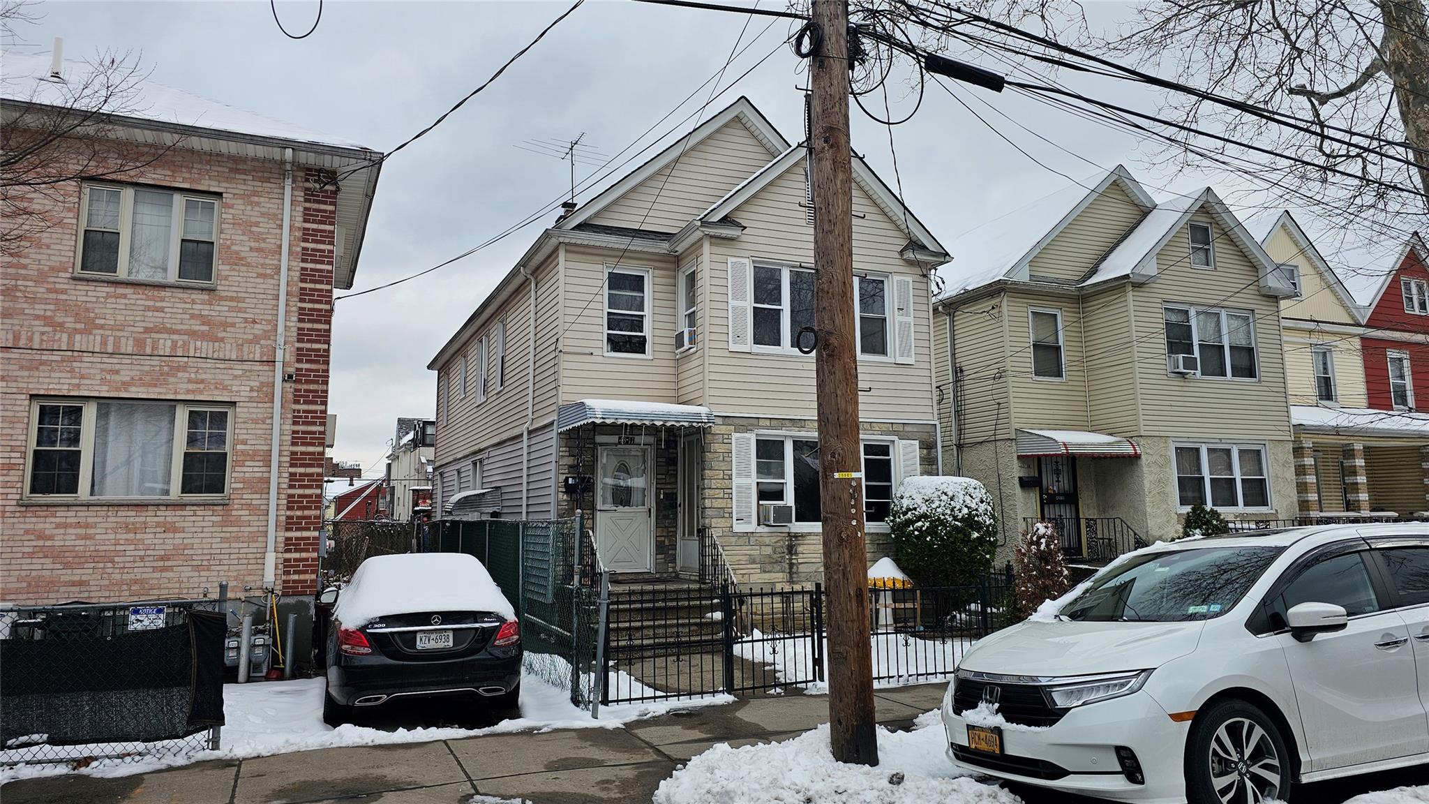 156th Street St, Flushing, Queens, NY - 6 Bedrooms  
2 Bathrooms - 